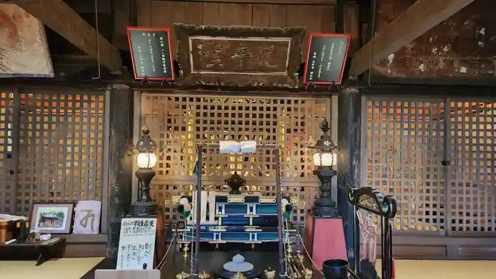 石行寺の本殿・本堂