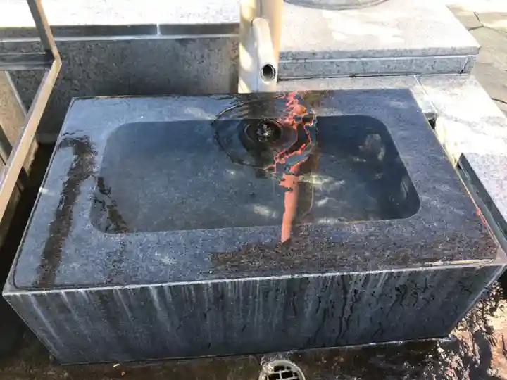 稲荷大明神(そごう横浜店・屋上)の手水舎