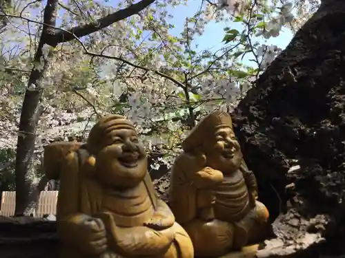 白羽神社の像