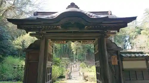 月照寺の山門