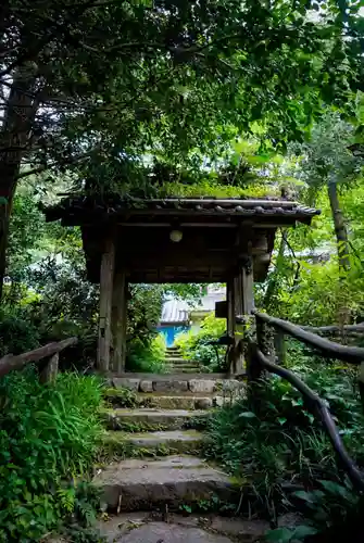 竜昌寺の山門