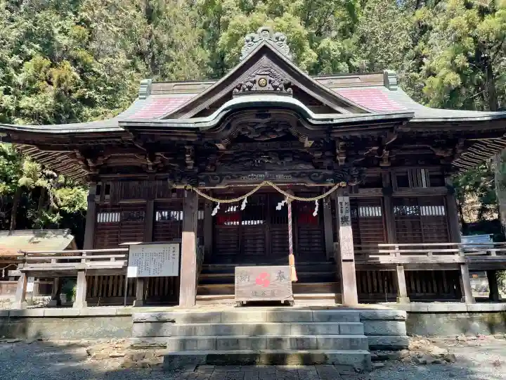 與瀬神社(与瀬神社)の{uncategorized: "未分類", other: "その他", undefined: "問題あり", building: "その他建物", grave: "お墓", sacred_gate: "鳥居", guardian: "狛犬", statue: "像", buddha: "仏像", history: "歴史", nature: "自然", garden: "庭園", animal: "動物", pagoda: "塔", temizu: "手水舎", mountain_gate: "山門・神門", sanctuary: "本殿・本堂", subordinate: "末社・摂社", art: "芸術", scenery: "景色", jizo: "地蔵", ema: "絵馬", goshuin: "御朱印", omikuji: "おみくじ", items: "授与品その他", amulet: "お守り", goshuincho: "御朱印帳", eats: "食事", festival: "お祭り", votive_dance: "神楽", shichigosan: "七五三参", wedding: "結婚式", experience: "体験その他", initially: "初詣", around: "周辺", anti_infection: "感染症対策"}