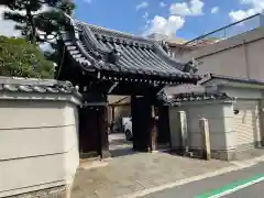 西之坊の山門