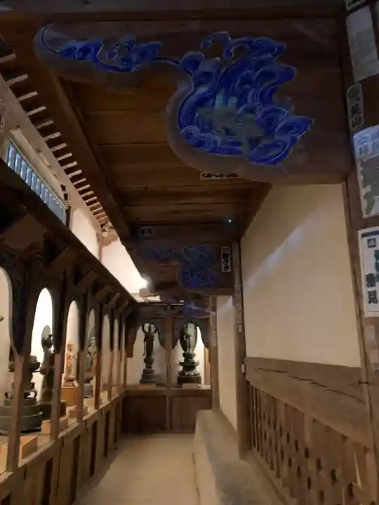 成身院 百体観音堂(さざえ堂)(埼玉県)