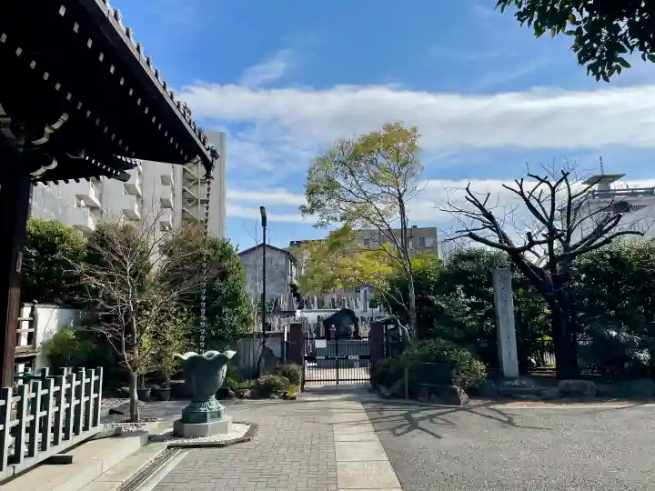 愛染院の{uncategorized: "未分類", other: "その他", undefined: "問題あり", building: "その他建物", grave: "お墓", sacred_gate: "鳥居", guardian: "狛犬", statue: "像", buddha: "仏像", history: "歴史", nature: "自然", garden: "庭園", animal: "動物", pagoda: "塔", temizu: "手水舎", mountain_gate: "山門・神門", sanctuary: "本殿・本堂", subordinate: "末社・摂社", art: "芸術", scenery: "景色", jizo: "地蔵", ema: "絵馬", goshuin: "御朱印", omikuji: "おみくじ", items: "授与品その他", amulet: "お守り", goshuincho: "御朱印帳", eats: "食事", festival: "お祭り", votive_dance: "神楽", shichigosan: "七五三参", wedding: "結婚式", experience: "体験その他", initially: "初詣", around: "周辺", anti_infection: "感染症対策"}