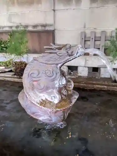 小野照崎神社の手水舎