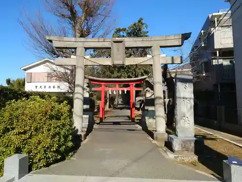 驚神社の鳥居