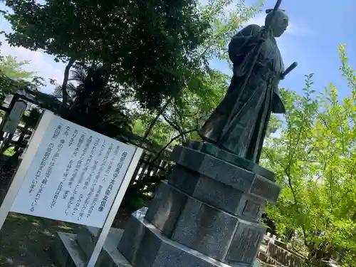 光雲神社の像