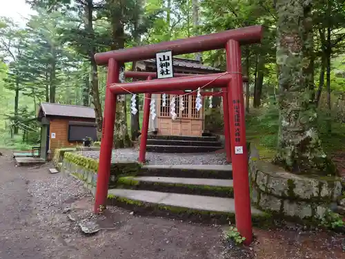 新屋山神社奥宮(山梨県)