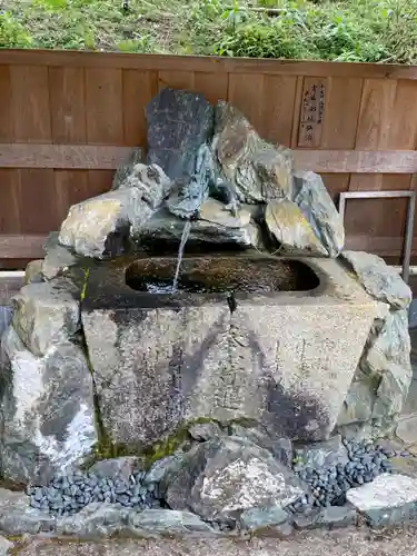 摩氣神社の手水舎