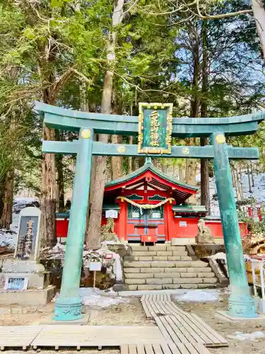 日光二荒山神社奥宮の{uncategorized: "未分類", other: "その他", undefined: "問題あり", building: "その他建物", grave: "お墓", sacred_gate: "鳥居", guardian: "狛犬", statue: "像", buddha: "仏像", history: "歴史", nature: "自然", garden: "庭園", animal: "動物", pagoda: "塔", temizu: "手水舎", mountain_gate: "山門・神門", sanctuary: "本殿・本堂", subordinate: "末社・摂社", art: "芸術", scenery: "景色", jizo: "地蔵", ema: "絵馬", goshuin: "御朱印", omikuji: "おみくじ", items: "授与品その他", amulet: "お守り", goshuincho: "御朱印帳", eats: "食事", festival: "お祭り", votive_dance: "神楽", shichigosan: "七五三参", wedding: "結婚式", experience: "体験その他", initially: "初詣", around: "周辺", anti_infection: "感染症対策"}