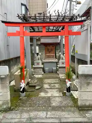 稲荷神社の{uncategorized: "未分類", other: "その他", undefined: "問題あり", building: "その他建物", grave: "お墓", sacred_gate: "鳥居", guardian: "狛犬", statue: "像", buddha: "仏像", history: "歴史", nature: "自然", garden: "庭園", animal: "動物", pagoda: "塔", temizu: "手水舎", mountain_gate: "山門・神門", sanctuary: "本殿・本堂", subordinate: "末社・摂社", art: "芸術", scenery: "景色", jizo: "地蔵", ema: "絵馬", goshuin: "御朱印", omikuji: "おみくじ", items: "授与品その他", amulet: "お守り", goshuincho: "御朱印帳", eats: "食事", festival: "お祭り", votive_dance: "神楽", shichigosan: "七五三参", wedding: "結婚式", experience: "体験その他", initially: "初詣", around: "周辺", anti_infection: "感染症対策"}