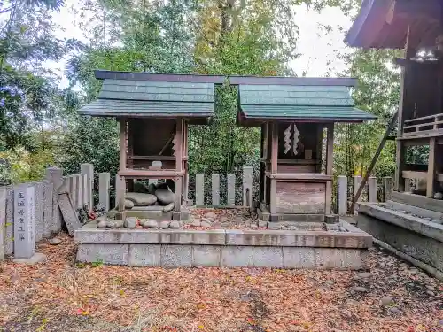 国玉神社・八劔社合殿の末社