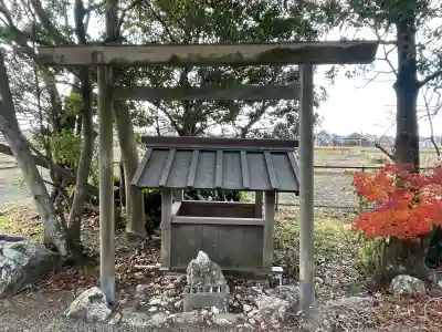 大水神社(御薗町長屋)の{uncategorized: "未分類", other: "その他", undefined: "問題あり", building: "その他建物", grave: "お墓", sacred_gate: "鳥居", guardian: "狛犬", statue: "像", buddha: "仏像", history: "歴史", nature: "自然", garden: "庭園", animal: "動物", pagoda: "塔", temizu: "手水舎", mountain_gate: "山門・神門", sanctuary: "本殿・本堂", subordinate: "末社・摂社", art: "芸術", scenery: "景色", jizo: "地蔵", ema: "絵馬", goshuin: "御朱印", omikuji: "おみくじ", items: "授与品その他", amulet: "お守り", goshuincho: "御朱印帳", eats: "食事", festival: "お祭り", votive_dance: "神楽", shichigosan: "七五三参", wedding: "結婚式", experience: "体験その他", initially: "初詣", around: "周辺", anti_infection: "感染症対策"}