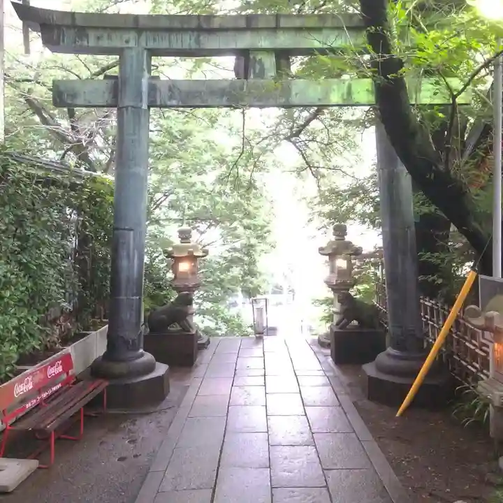 市谷亀岡八幡宮の鳥居