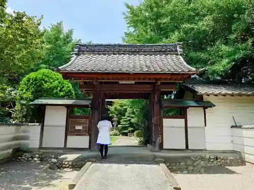 願行寺の山門