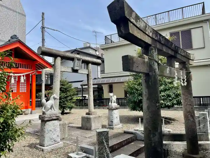 正一位原市場稲荷大明神の{uncategorized: "未分類", other: "その他", undefined: "問題あり", building: "その他建物", grave: "お墓", sacred_gate: "鳥居", guardian: "狛犬", statue: "像", buddha: "仏像", history: "歴史", nature: "自然", garden: "庭園", animal: "動物", pagoda: "塔", temizu: "手水舎", mountain_gate: "山門・神門", sanctuary: "本殿・本堂", subordinate: "末社・摂社", art: "芸術", scenery: "景色", jizo: "地蔵", ema: "絵馬", goshuin: "御朱印", omikuji: "おみくじ", items: "授与品その他", amulet: "お守り", goshuincho: "御朱印帳", eats: "食事", festival: "お祭り", votive_dance: "神楽", shichigosan: "七五三参", wedding: "結婚式", experience: "体験その他", initially: "初詣", around: "周辺", anti_infection: "感染症対策"}