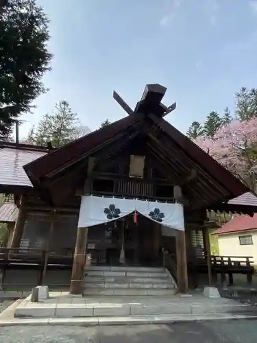 新得神社の本殿・本堂