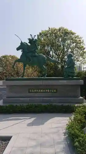 白旗神社の像