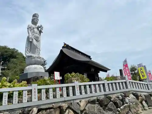 埼玉厄除け開運大師・龍泉寺（切り絵御朱印発祥の寺）の仏像