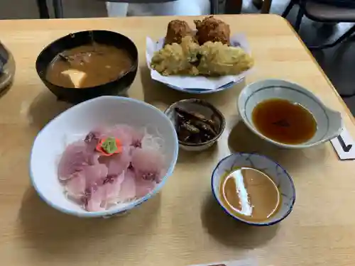 雷電神社の食事