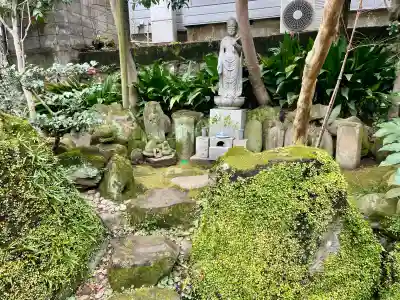 積徳寺の{uncategorized: "未分類", other: "その他", undefined: "問題あり", building: "その他建物", grave: "お墓", sacred_gate: "鳥居", guardian: "狛犬", statue: "像", buddha: "仏像", history: "歴史", nature: "自然", garden: "庭園", animal: "動物", pagoda: "塔", temizu: "手水舎", mountain_gate: "山門・神門", sanctuary: "本殿・本堂", subordinate: "末社・摂社", art: "芸術", scenery: "景色", jizo: "地蔵", ema: "絵馬", goshuin: "御朱印", omikuji: "おみくじ", items: "授与品その他", amulet: "お守り", goshuincho: "御朱印帳", eats: "食事", festival: "お祭り", votive_dance: "神楽", shichigosan: "七五三参", wedding: "結婚式", experience: "体験その他", initially: "初詣", around: "周辺", anti_infection: "感染症対策"}