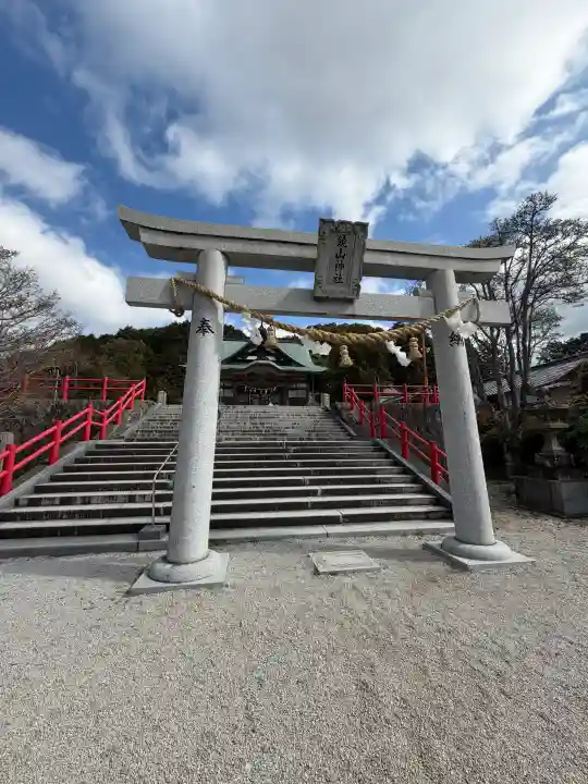 鏡山稲荷神社の{uncategorized: "未分類", other: "その他", undefined: "問題あり", building: "その他建物", grave: "お墓", sacred_gate: "鳥居", guardian: "狛犬", statue: "像", buddha: "仏像", history: "歴史", nature: "自然", garden: "庭園", animal: "動物", pagoda: "塔", temizu: "手水舎", mountain_gate: "山門・神門", sanctuary: "本殿・本堂", subordinate: "末社・摂社", art: "芸術", scenery: "景色", jizo: "地蔵", ema: "絵馬", goshuin: "御朱印", omikuji: "おみくじ", items: "授与品その他", amulet: "お守り", goshuincho: "御朱印帳", eats: "食事", festival: "お祭り", votive_dance: "神楽", shichigosan: "七五三参", wedding: "結婚式", experience: "体験その他", initially: "初詣", around: "周辺", anti_infection: "感染症対策"}