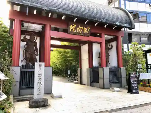 回向院の山門・神門