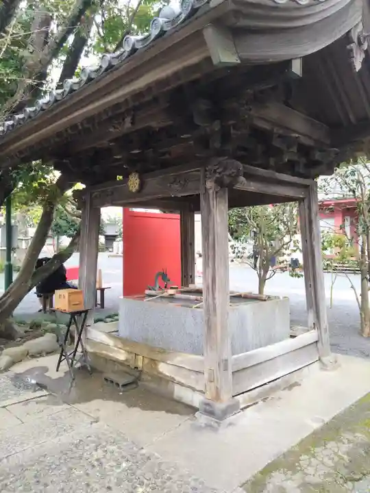 布施弁天 東海寺の手水舎