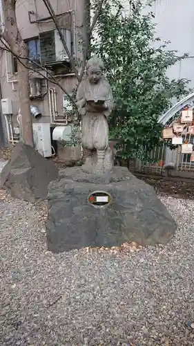 花園神社の像