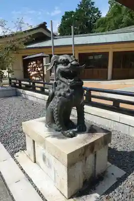 三重縣護國神社の狛犬