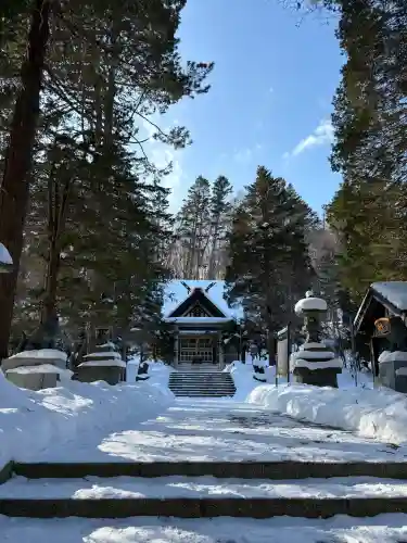 由仁神社の{uncategorized: "未分類", other: "その他", undefined: "問題あり", building: "その他建物", grave: "お墓", sacred_gate: "鳥居", guardian: "狛犬", statue: "像", buddha: "仏像", history: "歴史", nature: "自然", garden: "庭園", animal: "動物", pagoda: "塔", temizu: "手水舎", mountain_gate: "山門・神門", sanctuary: "本殿・本堂", subordinate: "末社・摂社", art: "芸術", scenery: "景色", jizo: "地蔵", ema: "絵馬", goshuin: "御朱印", omikuji: "おみくじ", items: "授与品その他", amulet: "お守り", goshuincho: "御朱印帳", eats: "食事", festival: "お祭り", votive_dance: "神楽", shichigosan: "七五三参", wedding: "結婚式", experience: "体験その他", initially: "初詣", around: "周辺", anti_infection: "感染症対策"}