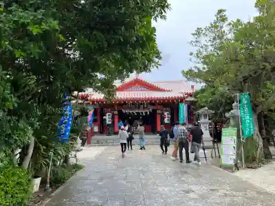 波上宮の{uncategorized: "未分類", other: "その他", undefined: "問題あり", building: "その他建物", grave: "お墓", sacred_gate: "鳥居", guardian: "狛犬", statue: "像", buddha: "仏像", history: "歴史", nature: "自然", garden: "庭園", animal: "動物", pagoda: "塔", temizu: "手水舎", mountain_gate: "山門・神門", sanctuary: "本殿・本堂", subordinate: "末社・摂社", art: "芸術", scenery: "景色", jizo: "地蔵", ema: "絵馬", goshuin: "御朱印", omikuji: "おみくじ", items: "授与品その他", amulet: "お守り", goshuincho: "御朱印帳", eats: "食事", festival: "お祭り", votive_dance: "神楽", shichigosan: "七五三参", wedding: "結婚式", experience: "体験その他", initially: "初詣", around: "周辺", anti_infection: "感染症対策"}