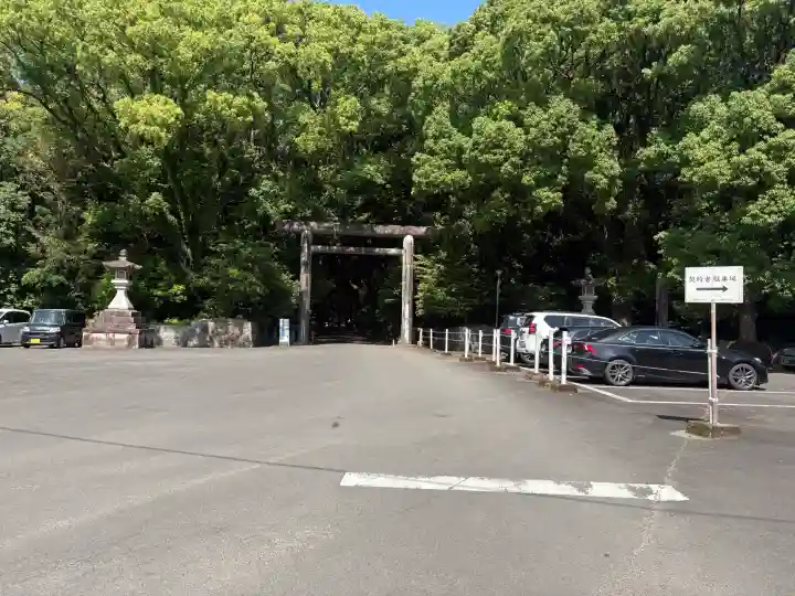 宮崎神宮の{uncategorized: "未分類", other: "その他", undefined: "問題あり", building: "その他建物", grave: "お墓", sacred_gate: "鳥居", guardian: "狛犬", statue: "像", buddha: "仏像", history: "歴史", nature: "自然", garden: "庭園", animal: "動物", pagoda: "塔", temizu: "手水舎", mountain_gate: "山門・神門", sanctuary: "本殿・本堂", subordinate: "末社・摂社", art: "芸術", scenery: "景色", jizo: "地蔵", ema: "絵馬", goshuin: "御朱印", omikuji: "おみくじ", items: "授与品その他", amulet: "お守り", goshuincho: "御朱印帳", eats: "食事", festival: "お祭り", votive_dance: "神楽", shichigosan: "七五三参", wedding: "結婚式", experience: "体験その他", initially: "初詣", around: "周辺", anti_infection: "感染症対策"}