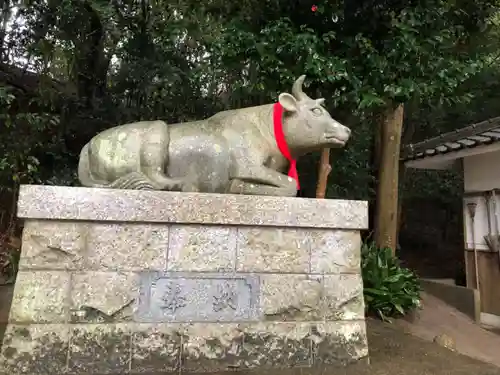 綺原坐健伊那太比賣神社の狛犬