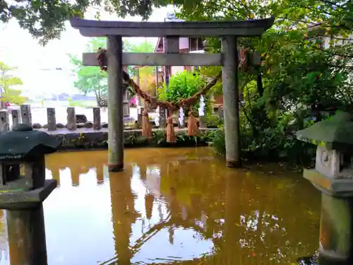 水分神社（上条弁財天）の鳥居