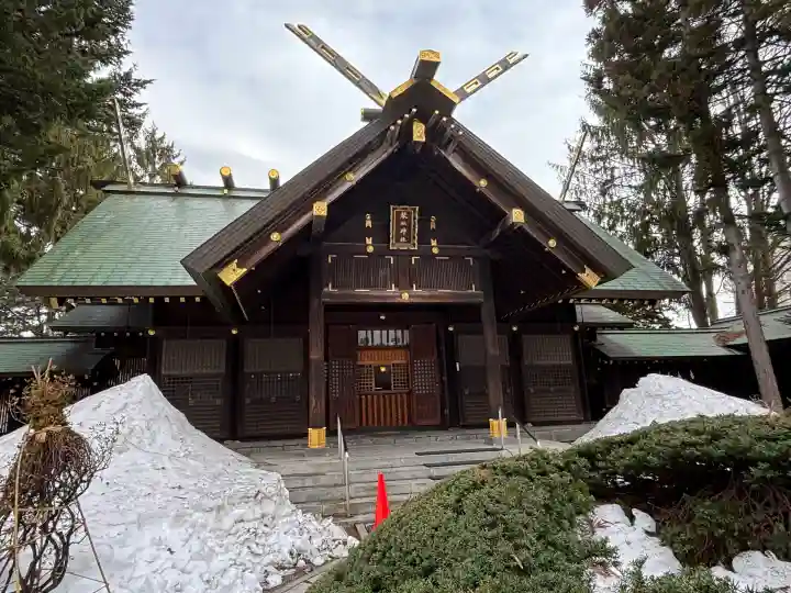 琴似神社の{uncategorized: "未分類", other: "その他", undefined: "問題あり", building: "その他建物", grave: "お墓", sacred_gate: "鳥居", guardian: "狛犬", statue: "像", buddha: "仏像", history: "歴史", nature: "自然", garden: "庭園", animal: "動物", pagoda: "塔", temizu: "手水舎", mountain_gate: "山門・神門", sanctuary: "本殿・本堂", subordinate: "末社・摂社", art: "芸術", scenery: "景色", jizo: "地蔵", ema: "絵馬", goshuin: "御朱印", omikuji: "おみくじ", items: "授与品その他", amulet: "お守り", goshuincho: "御朱印帳", eats: "食事", festival: "お祭り", votive_dance: "神楽", shichigosan: "七五三参", wedding: "結婚式", experience: "体験その他", initially: "初詣", around: "周辺", anti_infection: "感染症対策"}