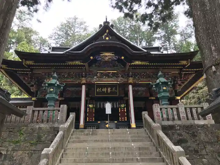 三峯神社の本殿・本堂