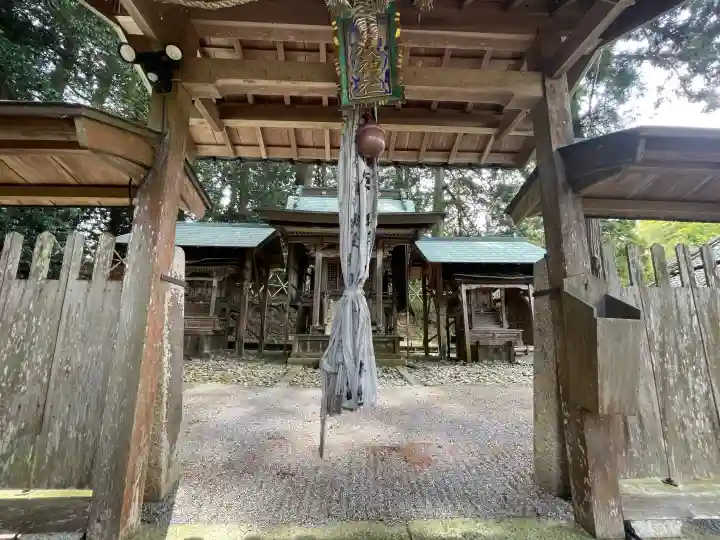 日枝神社 (甲南町稗谷)の{uncategorized: "未分類", other: "その他", undefined: "問題あり", building: "その他建物", grave: "お墓", sacred_gate: "鳥居", guardian: "狛犬", statue: "像", buddha: "仏像", history: "歴史", nature: "自然", garden: "庭園", animal: "動物", pagoda: "塔", temizu: "手水舎", mountain_gate: "山門・神門", sanctuary: "本殿・本堂", subordinate: "末社・摂社", art: "芸術", scenery: "景色", jizo: "地蔵", ema: "絵馬", goshuin: "御朱印", omikuji: "おみくじ", items: "授与品その他", amulet: "お守り", goshuincho: "御朱印帳", eats: "食事", festival: "お祭り", votive_dance: "神楽", shichigosan: "七五三参", wedding: "結婚式", experience: "体験その他", initially: "初詣", around: "周辺", anti_infection: "感染症対策"}