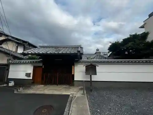 来迎堂 新善光寺の{uncategorized: "未分類", other: "その他", undefined: "問題あり", building: "その他建物", grave: "お墓", sacred_gate: "鳥居", guardian: "狛犬", statue: "像", buddha: "仏像", history: "歴史", nature: "自然", garden: "庭園", animal: "動物", pagoda: "塔", temizu: "手水舎", mountain_gate: "山門・神門", sanctuary: "本殿・本堂", subordinate: "末社・摂社", art: "芸術", scenery: "景色", jizo: "地蔵", ema: "絵馬", goshuin: "御朱印", omikuji: "おみくじ", items: "授与品その他", amulet: "お守り", goshuincho: "御朱印帳", eats: "食事", festival: "お祭り", votive_dance: "神楽", shichigosan: "七五三参", wedding: "結婚式", experience: "体験その他", initially: "初詣", around: "周辺", anti_infection: "感染症対策"}