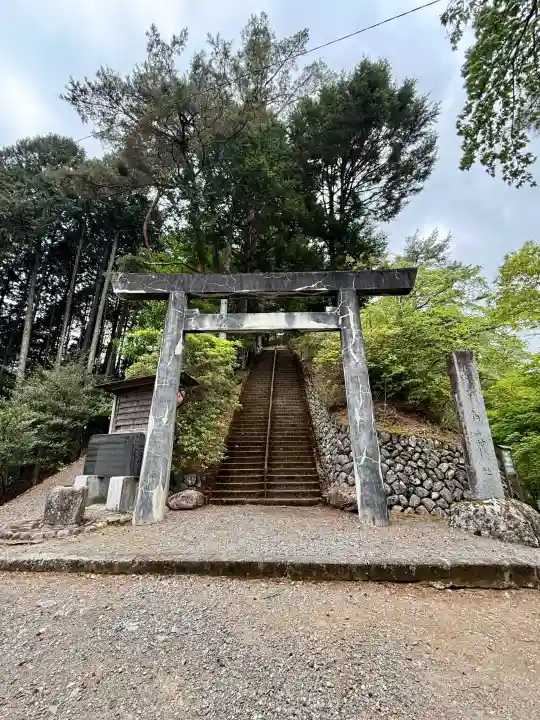 小河内神社の{uncategorized: "未分類", other: "その他", undefined: "問題あり", building: "その他建物", grave: "お墓", sacred_gate: "鳥居", guardian: "狛犬", statue: "像", buddha: "仏像", history: "歴史", nature: "自然", garden: "庭園", animal: "動物", pagoda: "塔", temizu: "手水舎", mountain_gate: "山門・神門", sanctuary: "本殿・本堂", subordinate: "末社・摂社", art: "芸術", scenery: "景色", jizo: "地蔵", ema: "絵馬", goshuin: "御朱印", omikuji: "おみくじ", items: "授与品その他", amulet: "お守り", goshuincho: "御朱印帳", eats: "食事", festival: "お祭り", votive_dance: "神楽", shichigosan: "七五三参", wedding: "結婚式", experience: "体験その他", initially: "初詣", around: "周辺", anti_infection: "感染症対策"}