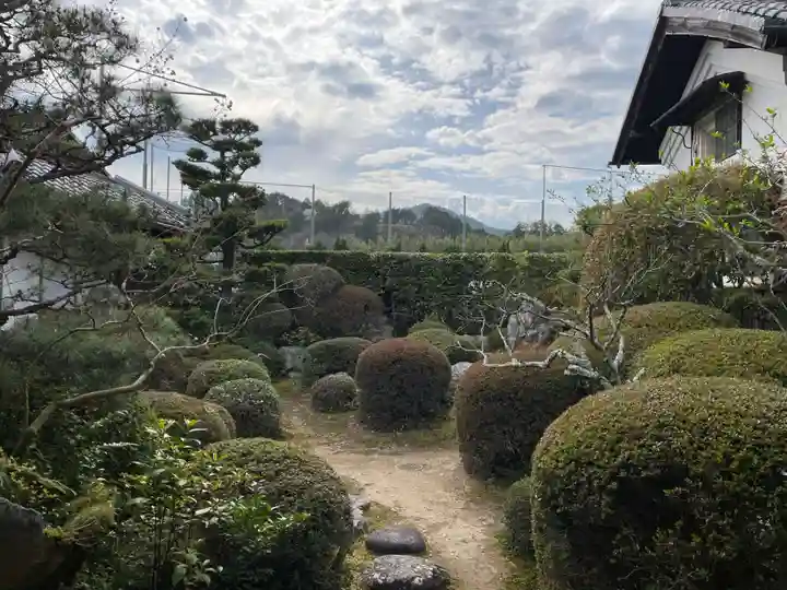 穴太寺の庭園
