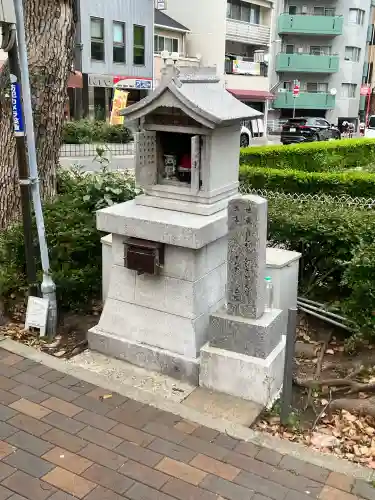 光明地蔵の{uncategorized: "未分類", other: "その他", undefined: "問題あり", building: "その他建物", grave: "お墓", sacred_gate: "鳥居", guardian: "狛犬", statue: "像", buddha: "仏像", history: "歴史", nature: "自然", garden: "庭園", animal: "動物", pagoda: "塔", temizu: "手水舎", mountain_gate: "山門・神門", sanctuary: "本殿・本堂", subordinate: "末社・摂社", art: "芸術", scenery: "景色", jizo: "地蔵", ema: "絵馬", goshuin: "御朱印", omikuji: "おみくじ", items: "授与品その他", amulet: "お守り", goshuincho: "御朱印帳", eats: "食事", festival: "お祭り", votive_dance: "神楽", shichigosan: "七五三参", wedding: "結婚式", experience: "体験その他", initially: "初詣", around: "周辺", anti_infection: "感染症対策"}