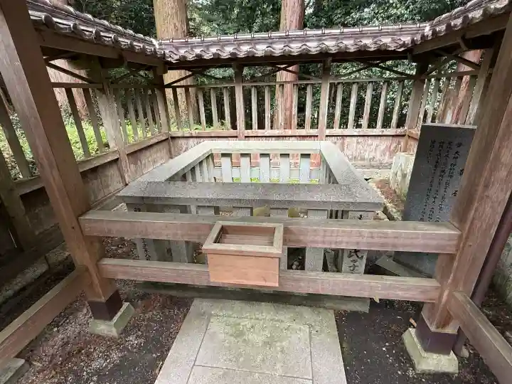 伊和神社の{uncategorized: "未分類", other: "その他", undefined: "問題あり", building: "その他建物", grave: "お墓", sacred_gate: "鳥居", guardian: "狛犬", statue: "像", buddha: "仏像", history: "歴史", nature: "自然", garden: "庭園", animal: "動物", pagoda: "塔", temizu: "手水舎", mountain_gate: "山門・神門", sanctuary: "本殿・本堂", subordinate: "末社・摂社", art: "芸術", scenery: "景色", jizo: "地蔵", ema: "絵馬", goshuin: "御朱印", omikuji: "おみくじ", items: "授与品その他", amulet: "お守り", goshuincho: "御朱印帳", eats: "食事", festival: "お祭り", votive_dance: "神楽", shichigosan: "七五三参", wedding: "結婚式", experience: "体験その他", initially: "初詣", around: "周辺", anti_infection: "感染症対策"}