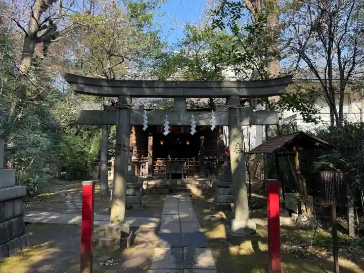 四合稲荷神社の{uncategorized: "未分類", other: "その他", undefined: "問題あり", building: "その他建物", grave: "お墓", sacred_gate: "鳥居", guardian: "狛犬", statue: "像", buddha: "仏像", history: "歴史", nature: "自然", garden: "庭園", animal: "動物", pagoda: "塔", temizu: "手水舎", mountain_gate: "山門・神門", sanctuary: "本殿・本堂", subordinate: "末社・摂社", art: "芸術", scenery: "景色", jizo: "地蔵", ema: "絵馬", goshuin: "御朱印", omikuji: "おみくじ", items: "授与品その他", amulet: "お守り", goshuincho: "御朱印帳", eats: "食事", festival: "お祭り", votive_dance: "神楽", shichigosan: "七五三参", wedding: "結婚式", experience: "体験その他", initially: "初詣", around: "周辺", anti_infection: "感染症対策"}
