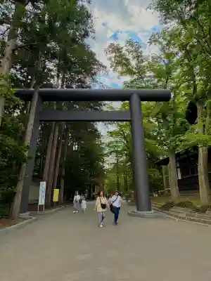 北海道神宮の{uncategorized: "未分類", other: "その他", undefined: "問題あり", building: "その他建物", grave: "お墓", sacred_gate: "鳥居", guardian: "狛犬", statue: "像", buddha: "仏像", history: "歴史", nature: "自然", garden: "庭園", animal: "動物", pagoda: "塔", temizu: "手水舎", mountain_gate: "山門・神門", sanctuary: "本殿・本堂", subordinate: "末社・摂社", art: "芸術", scenery: "景色", jizo: "地蔵", ema: "絵馬", goshuin: "御朱印", omikuji: "おみくじ", items: "授与品その他", amulet: "お守り", goshuincho: "御朱印帳", eats: "食事", festival: "お祭り", votive_dance: "神楽", shichigosan: "七五三参", wedding: "結婚式", experience: "体験その他", initially: "初詣", around: "周辺", anti_infection: "感染症対策"}