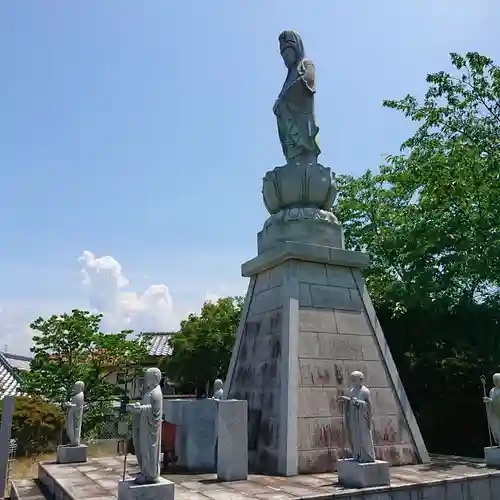 石尾山弘法寺の仏像