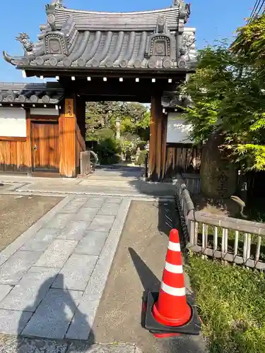 正念寺の山門