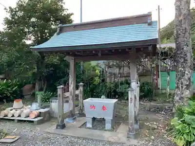 西蓮寺の手水舎