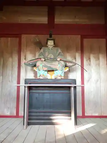 出羽神社(出羽三山神社)～三神合祭殿～の像